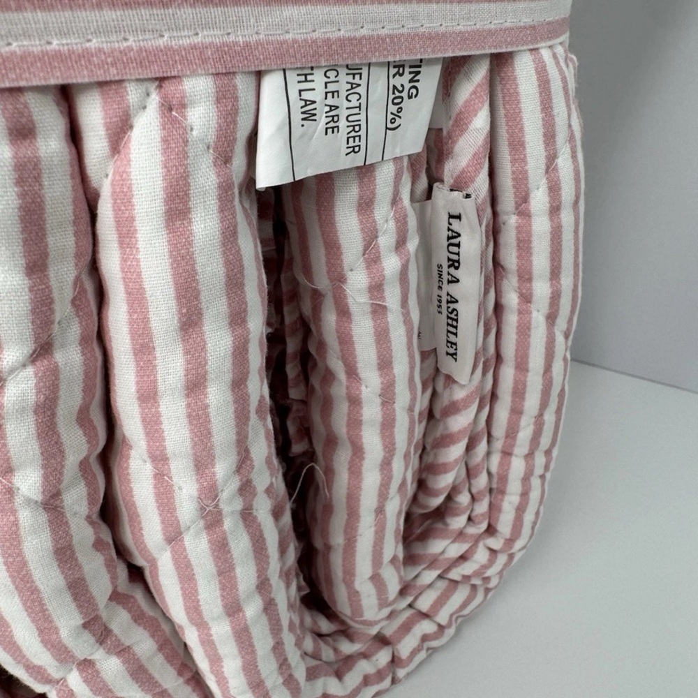Laura Ashley ~ Full/Queen PINK Oxford Stripe Quilt/Sham Set ~ Reversible/Cotton - Picture 2 of 9